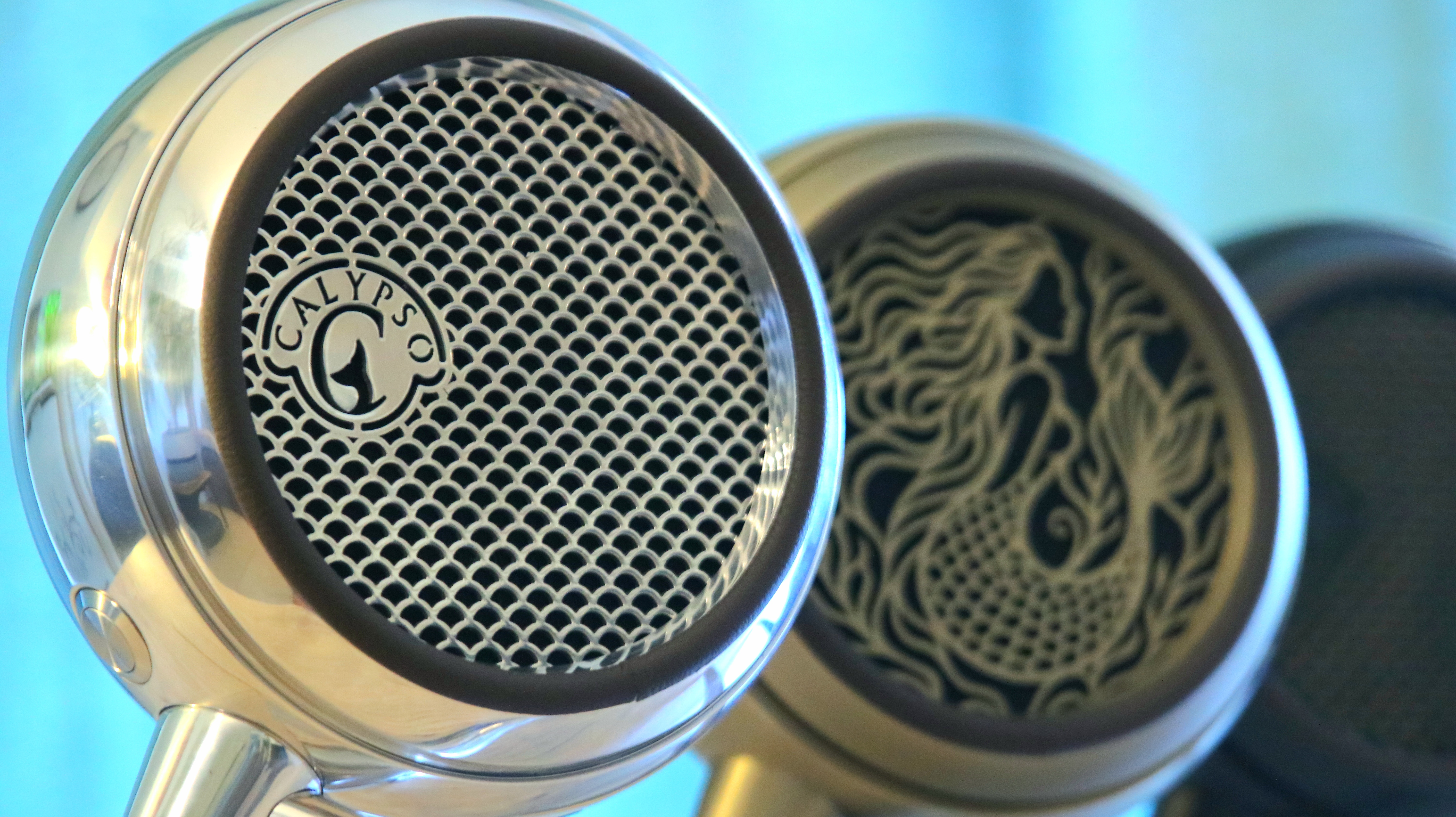 Enceinte Calypso RST-100 Chrome au premier plan